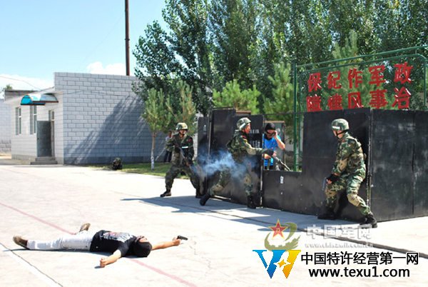 资料图：边防官兵正在进行反恐处突实战演练。