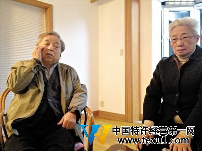 前晚，年过七旬的刘光嘉及妻子向记者讲述强拆经过。