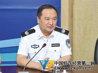 中央纪委监察部网站昨日19时40分发布消息,中央防范和处理邪教问题领导小组副组长、办公室主任,公安部党委副书记、副部长李东生涉嫌严重违纪违法,目前正接受组织调查。