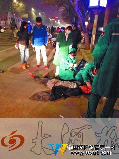 醉汉当街拉扯女学生后咬伤过路女子耳朵(图)