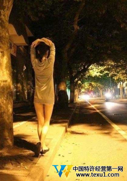 上海闹市裸拍女子更多艳照流出(组图)