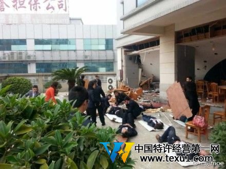 突发：东莞东城旗峰路中侨大厦某饭堂发生爆炸