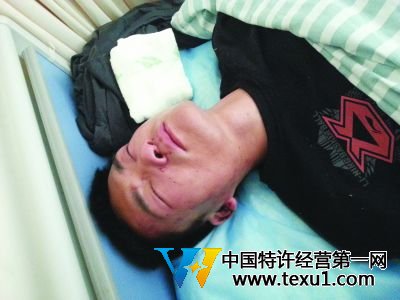 仍昏迷的刘永胜医生。（医院提供）
