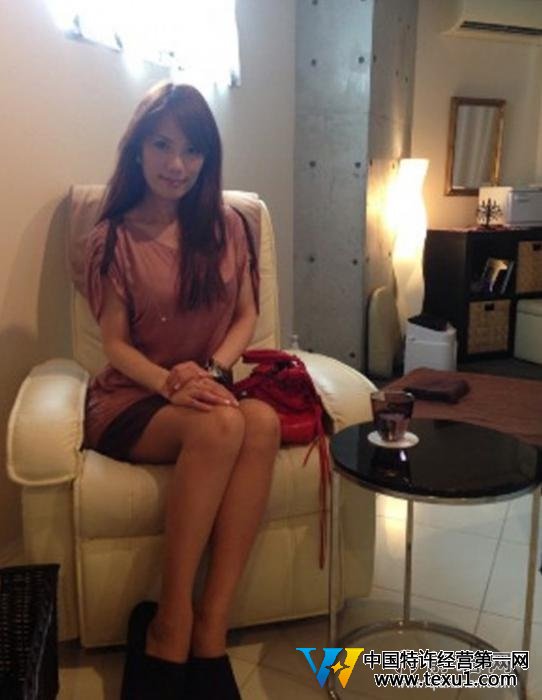 42岁美女外婆风情万种宛如少女 被称“美魔女”海量私照曝光