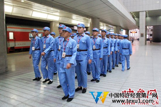 45名“中原骄子”整装待发。
