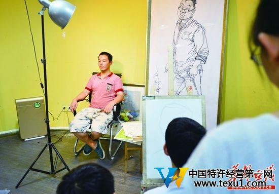 长沙一29岁男子啃老被赶出家门 状告父母不养