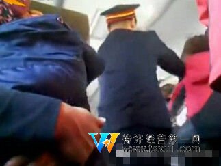 两名5旬大妈火车上抢座 其中一人被打断4根肋骨