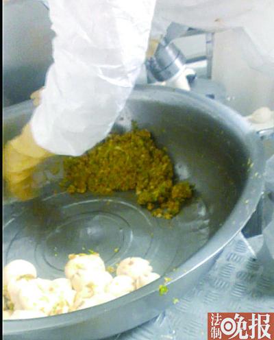 超市食品代工厂卫生情况堪忧 包子掺“假肉”