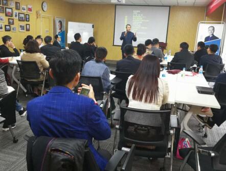 李维华博士赴郑州讲特许，激发众连锁企业家学习热情