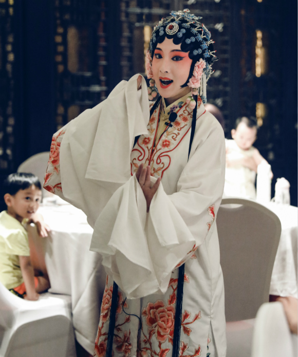 《界面新闻》专访李维华谈靠吟诗作赋、私人订制的“中国服务”,俏江南还能被救活吗?