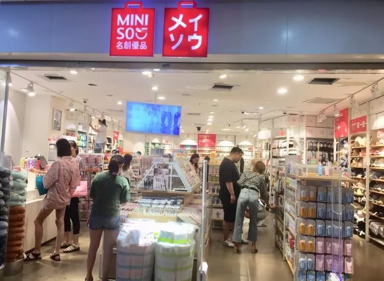 《IPO日报》专访李维华谈借道日本“镀金”, 左手实业右手金融,争议不断的名创优品,据说将选择香港或美国 IPO
